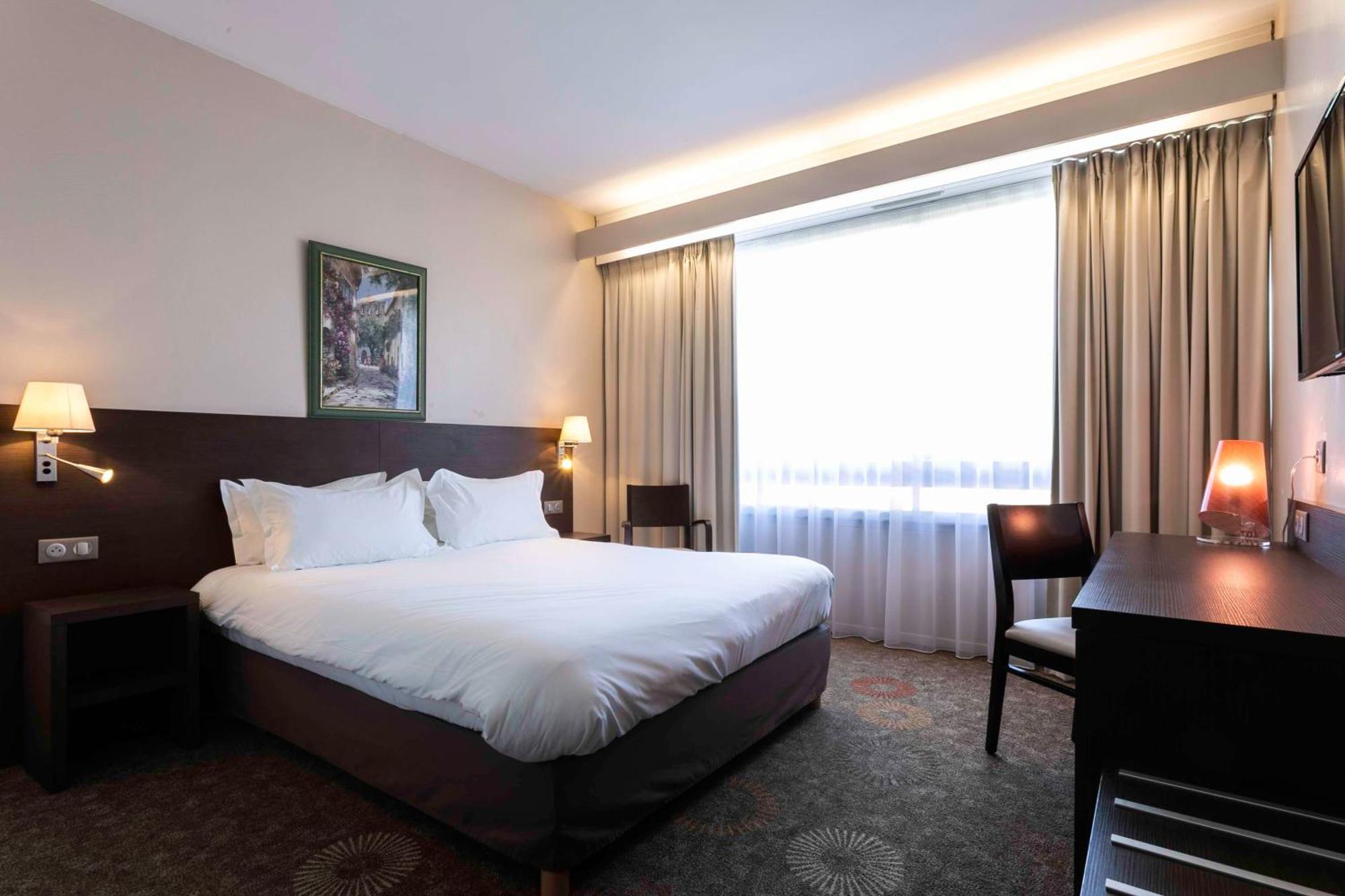 Best Western Sevan Parc Hotel Pertuis Dış mekan fotoğraf