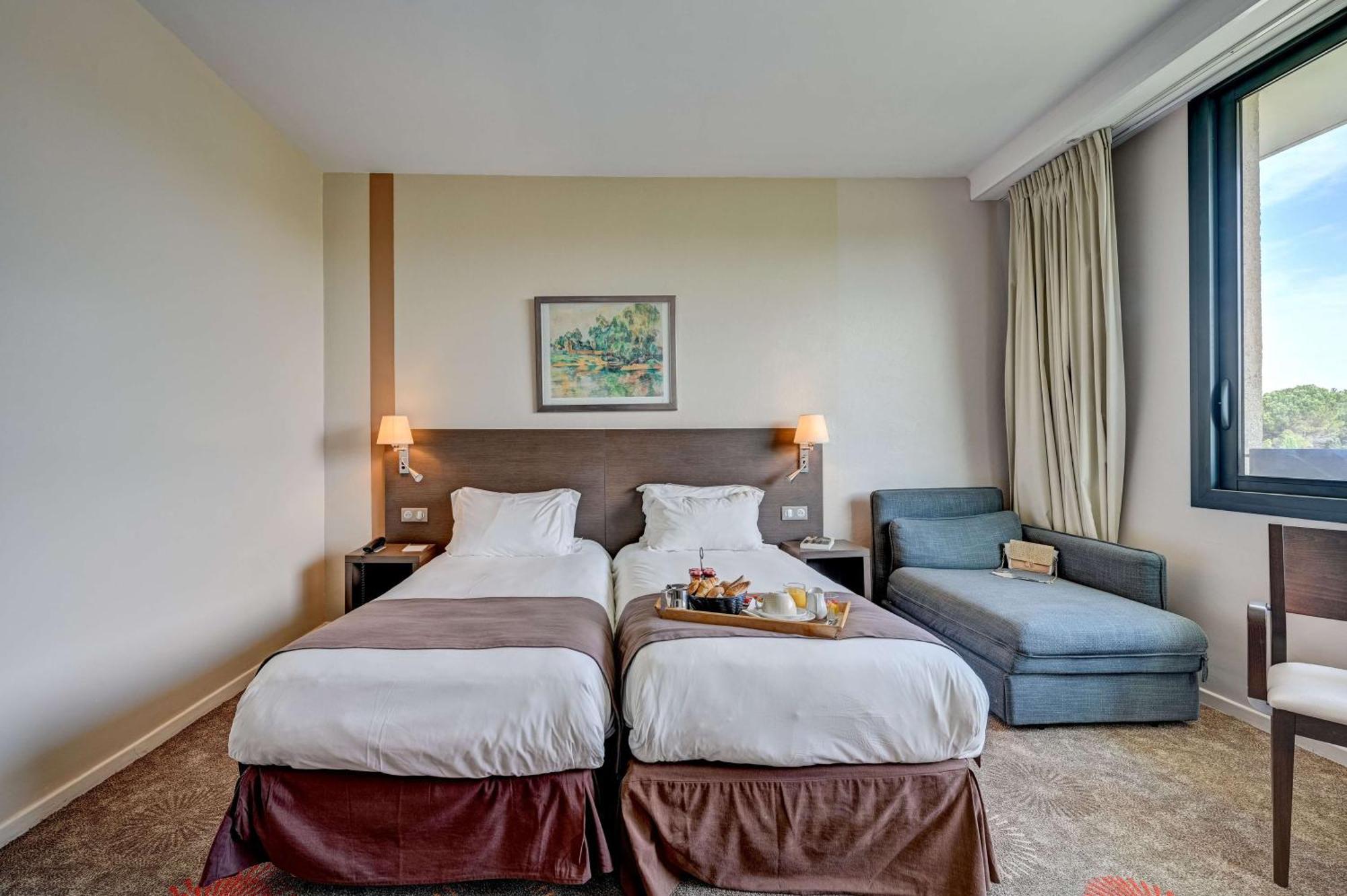 Best Western Sevan Parc Hotel Pertuis Dış mekan fotoğraf